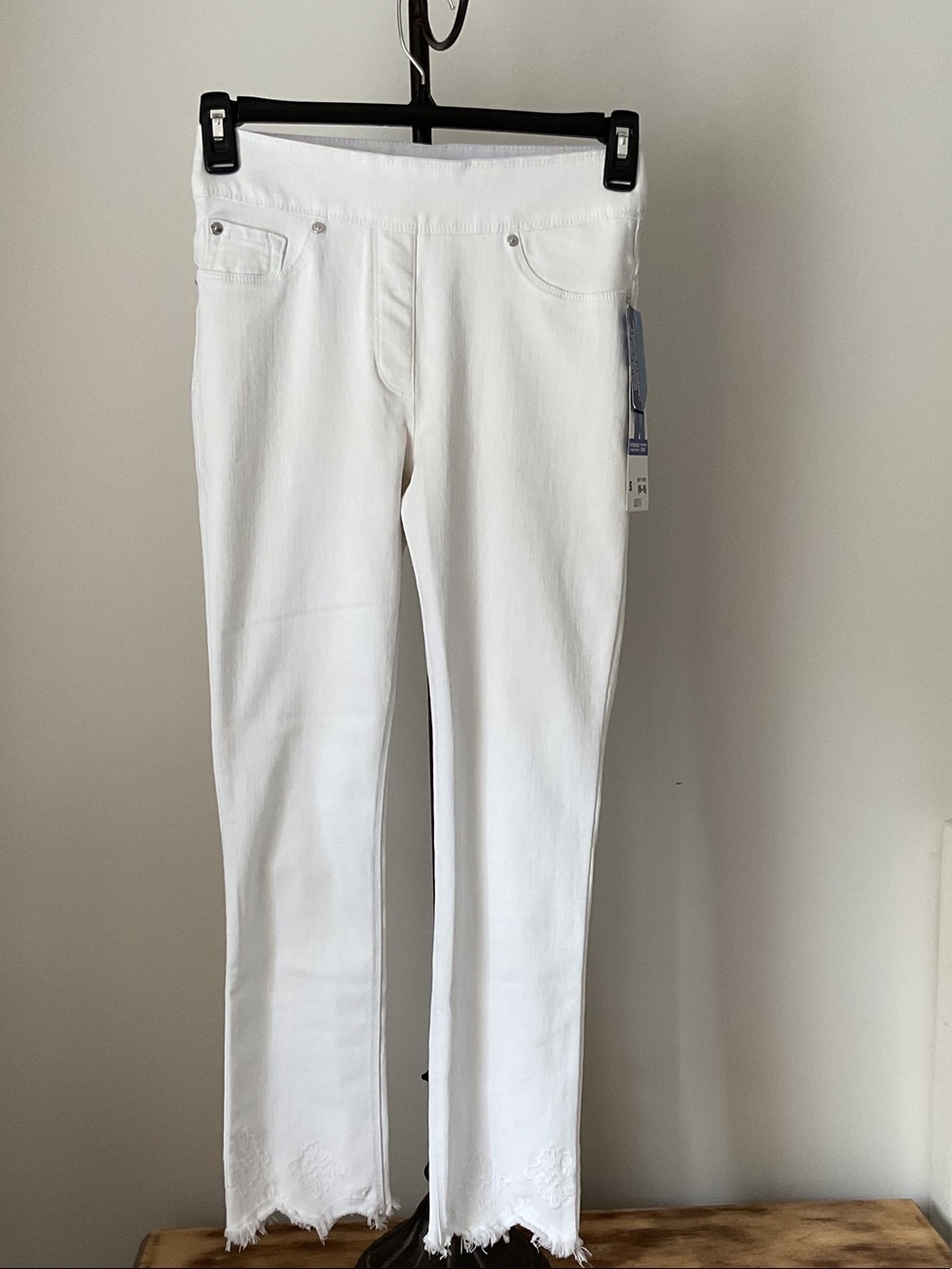 NWT Nygard Slims Luxe Denim White Crop Skinny Ankle Jeans Distressed Hem Small